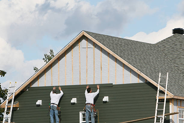Professional Siding Replacement technician working in New Bloomington, OH